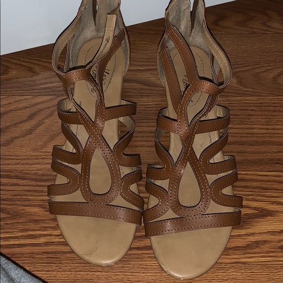 Sandals - Picture 1 of 2